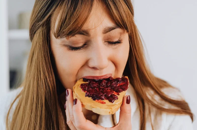 Yetişkinlerde Yeme Bozuklukları: Kimler Risk Altında?