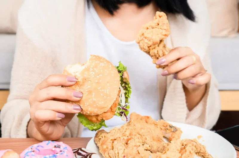 Tıkınırcasına Yeme Bozukluğu Nedir, Nasıl Geçer?