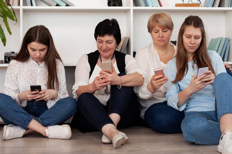 Cep Telefonu Bağımlılığı: Belirtileri Nedir, Nasıl Tedavi Edilir: Başa Çıkma Rehberi