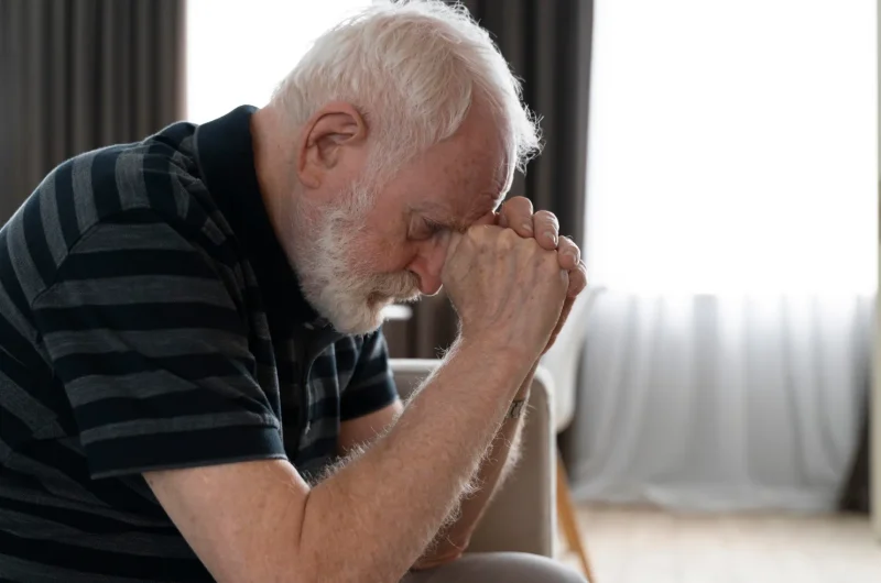 Alzheimer Unutkanlığı mı, Normal Yaşlılık mı? Belirti Rehberi